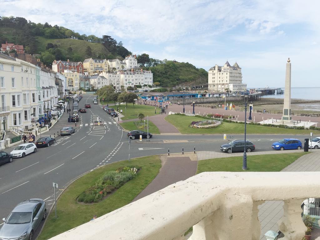 Beachside Guest House Llandudno Oda fotoğraf